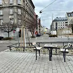 Stylish City Nest - 3 Rooms For 5 - Near Metro