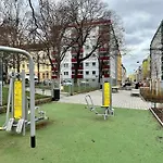 Stylish City Nest - 3 Rooms For 5 - Near Metro