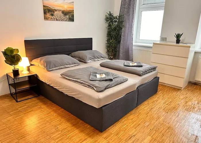Stylish City Nest - 3 Rooms For 5 - Near Metro