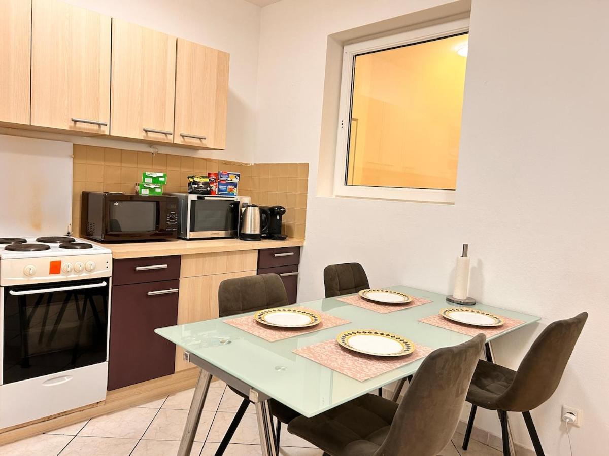 Stylish Nest - 3 For 5 - Near Metro