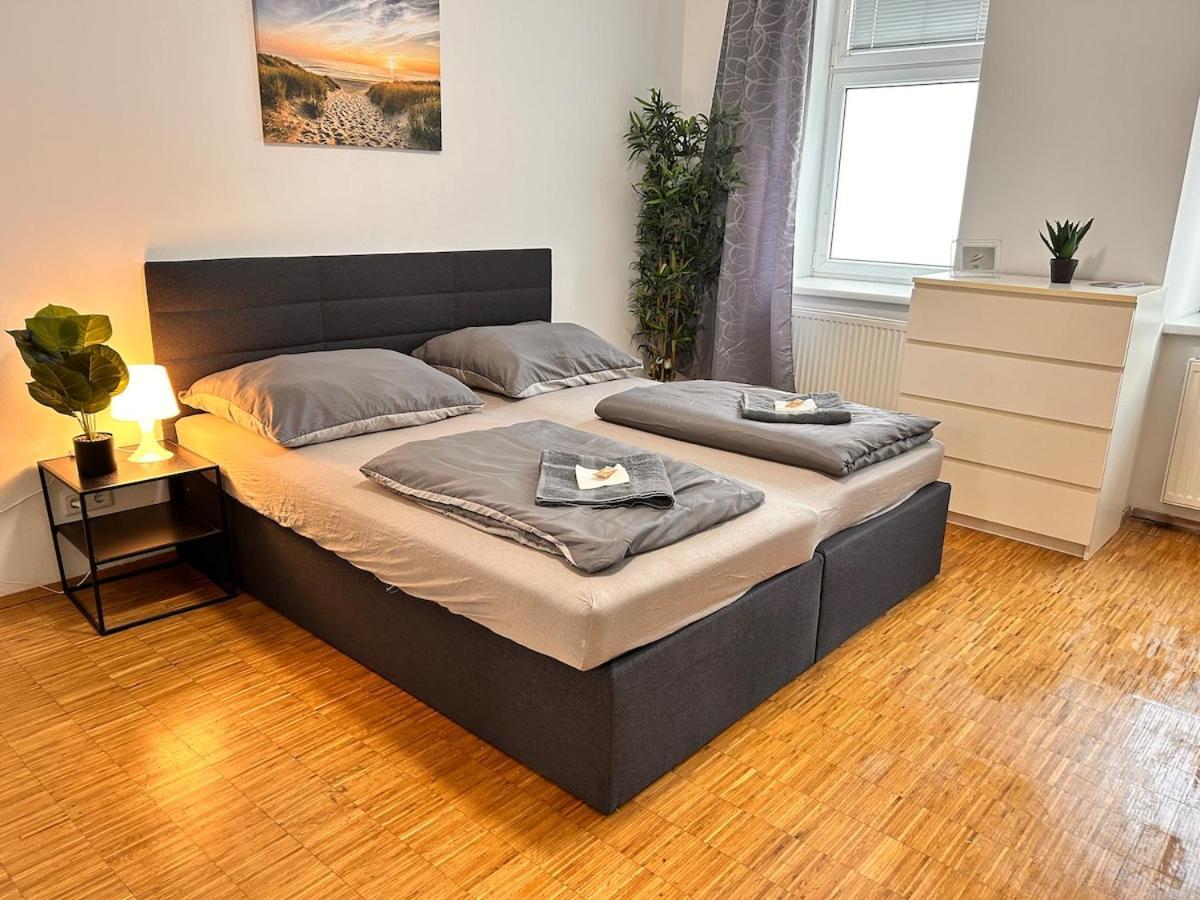 Stylish Nest - 3 For 5 - Near Metro *
